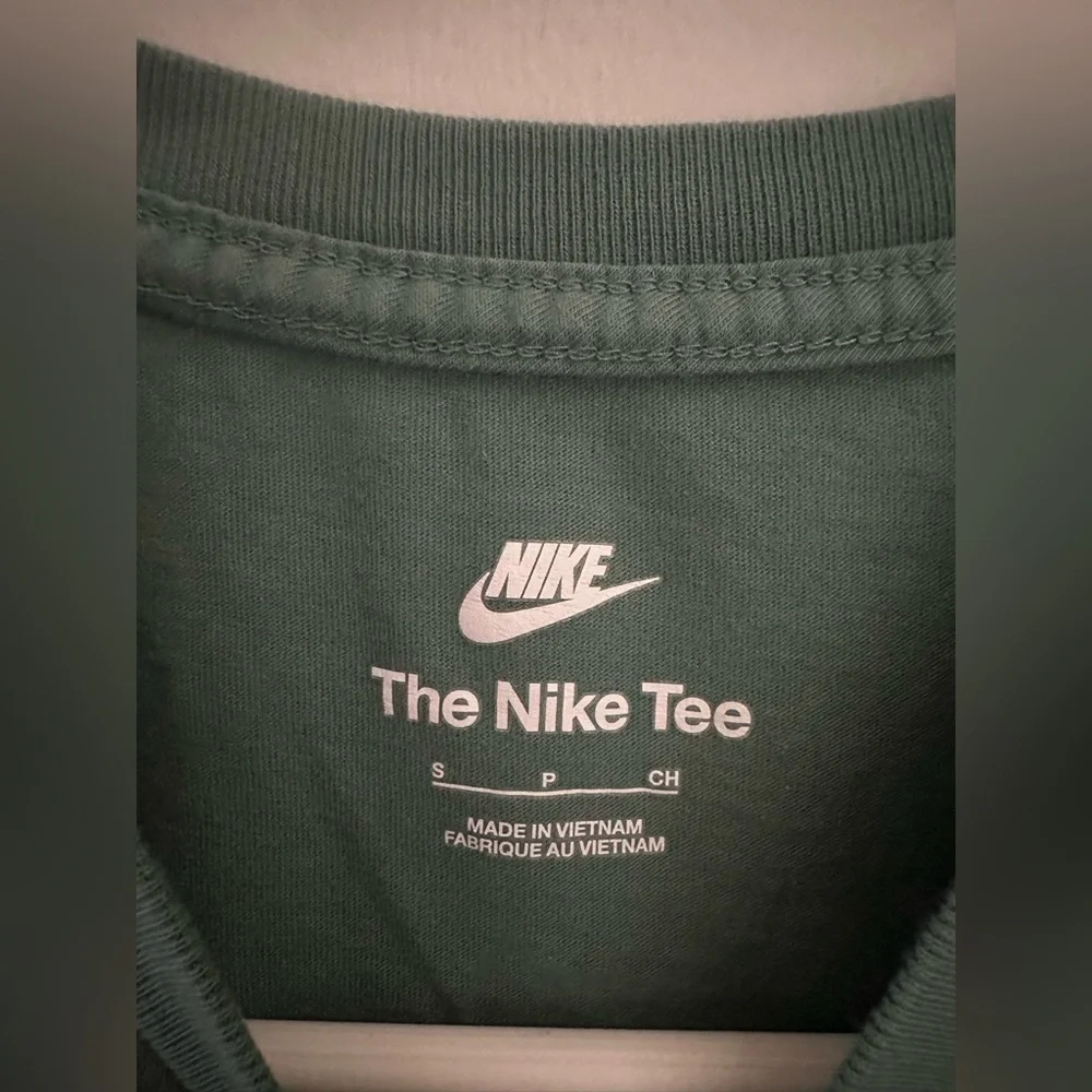 Nike We Been Doing It Shoe Box Graphic T-shirt Men Small Green